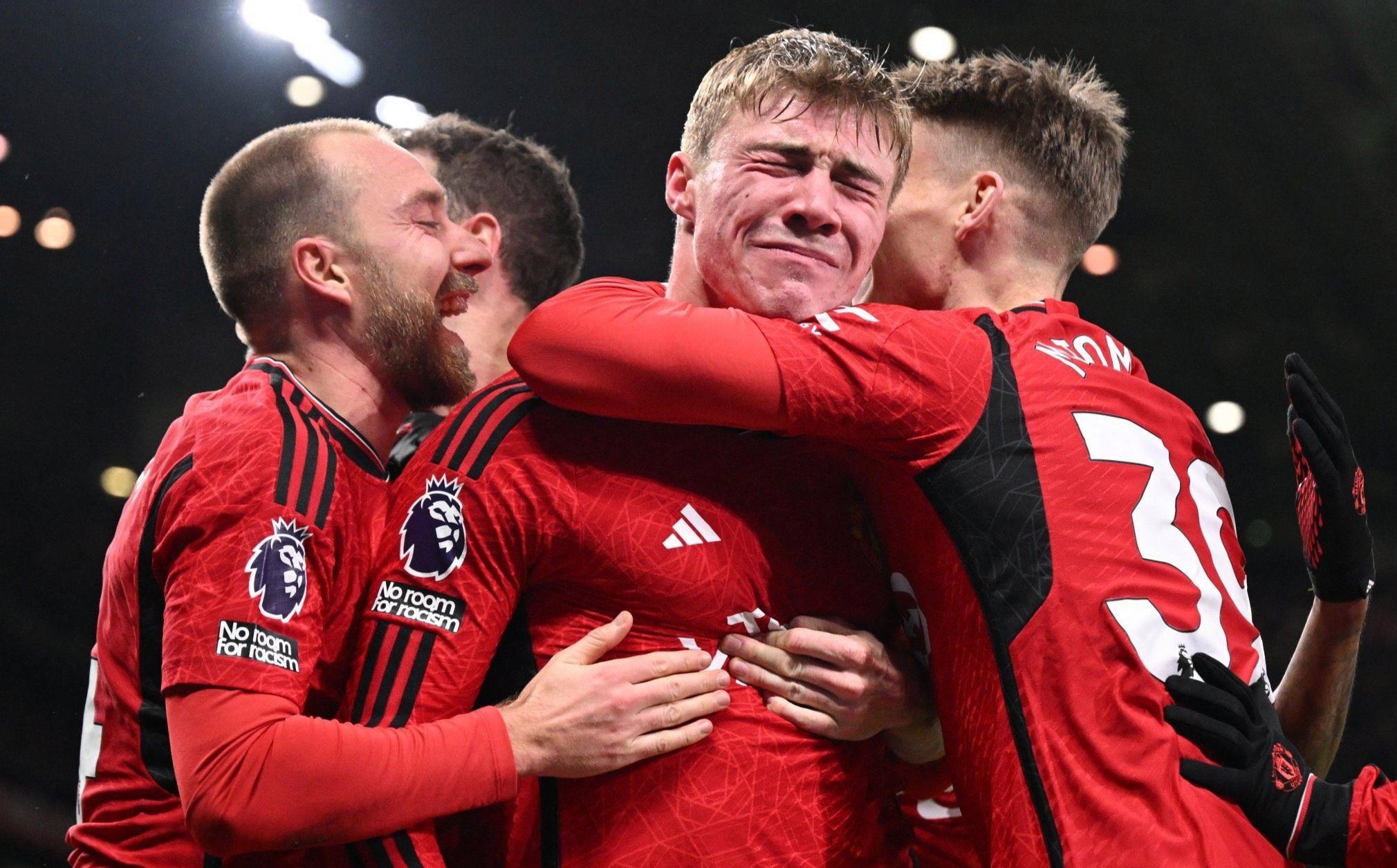 多米百家乐-曼联中场表现神勇,助球队轻松赢下比赛视频