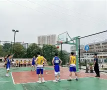 多米-篮球比赛突然下暴雨